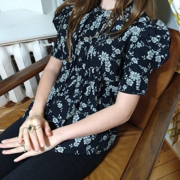 Gathered Sleeve Blouse from CO blakck with off white flowers - Picture 6 of 10